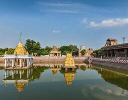 tempel tank av hindu tempel, Indien foto