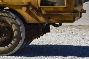 de främre av de traktor komprimator. industriell maskin foto