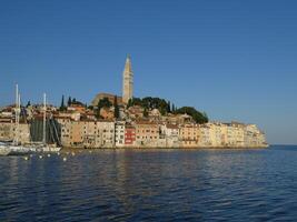 historisk byggnad fasader i rovinj, kroatien foto