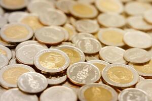 lugg av ny thai baht mynt. företag och finansiera begrepp. foto