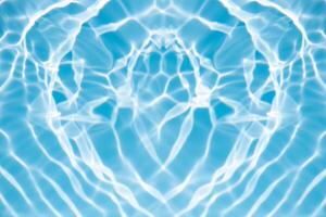 blått vatten vågor på de yta krusningar suddig. defokusering suddig transparent blå färgad klar lugna vatten yta textur med stänk och bubblor. vatten vågor med lysande mönster textur bakgrund. foto