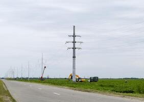 konstruktion av en högspänning kraft linje. foto