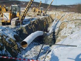 konstruktion av ett olja och gas rörledning. foto
