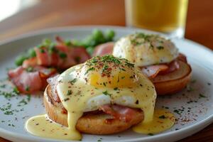 ai genererad klassisk ägg benedict med sammetslen hollandaise sås, atop engelsk muffins, en gourmet glädje. foto