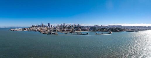 san francisco färja byggnad, hamn av san francisco, Kalifornien. blå solig himmel. foto