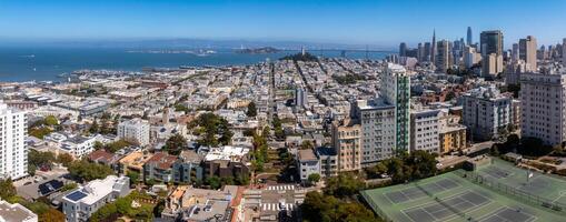 panorama- se av antenn Lombard gata, ett öst väst gata i san francisco, Kalifornien. foto