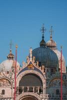 fantastisk gotik katedral i Venedig, Italien med höga spiror och utsmyckad detaljer foto