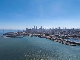 san francisco färja byggnad, hamn av san francisco, Kalifornien. blå solig himmel. foto