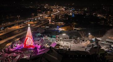 de mest skön jul träd i Europa belägen i riga, lettland foto