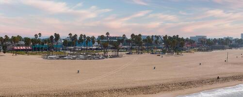 Venedig strand los angeles kalifornien la sommar blå antenn se. foto