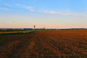 industriell och jordbruks landskap foto