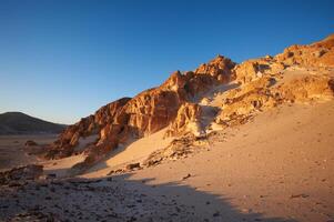 de skön egyptisk sinai halvö med gul sand, öken, platåer och hög och magnifik berg, som är belägen på de gränser med palestina och gaza, som innehåller de suez kanal foto