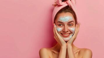 ai genererad Foto av Lycklig attraktiv lady Rör kinder tvätta ansikte applicering peeling grädde på pastell Färg bakgrund