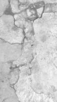 gammal skadad knäckt betong urblekt Färg textur foto