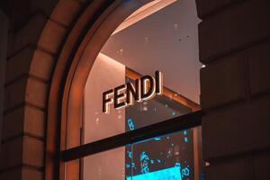 milano, Italien - december 2, 2023 fendi Lagra i milano. montenapoleone område. fendi mode Lagra i de historisk Centrum av milano. foto