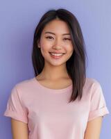 ai genererad skön ung asiatisk kvinna leende livlig stående i lila isolerat studio bakgrund foto