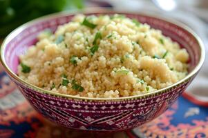 ai genererad couscous glädje i rosa mönstrad skål en barbiecore kulinariska närbild foto