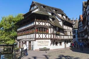 strasbourg, Frankrike, 2017, maison des garvare och timrad hus längs de sjuk kanal, liten och nätt Frankrike distrikt, strasbourg, alsace, bas rhin avdelning, Frankrike foto