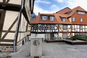 quedlinburg, Tyskland - 2015, korsvirkeshus hus runt om de quedlinburg slott, harz, saxony anhalt, Tyskland, unesco värld arv webbplats foto