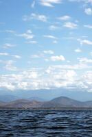 se av öppen hav, himmel och kust i de bakgrund på playa blanca ixtapa mexico foto