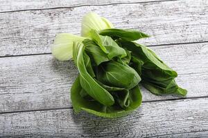 asiatisk kök färsk rå sallad pak choi foto