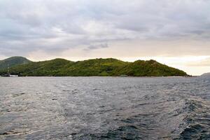 vackert blått hav från Similan Islands i Thailand, Asien foto