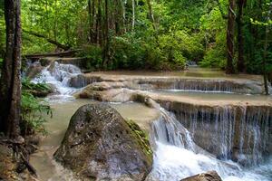 erawan vattenfall, kanchanaburi, thailand foto