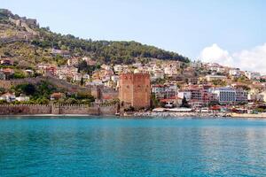 kizil kule röd torn, på turkiska stad av alanya foto