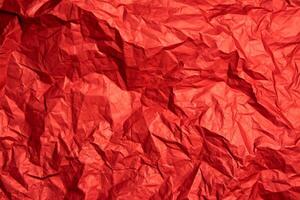 skrynkliga röd ark av papper. papper textur. bakgrund för designers. papper layout. foto
