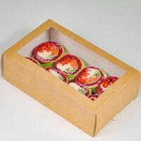 blandad frukt packade i kartong låda foto