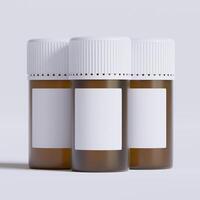 injektionsflaska av piller med tom märka, isolerat på vit bakgrund. stängd medicin flaska isolerat på vit bakgrund 3d illustration foto