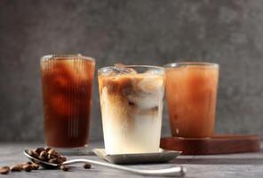 olika kaffe, mjölk kaffe, iced espresso, kall brygga kaffe foto