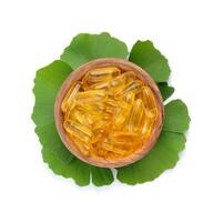 vitaminer med gingko biloba löv foto