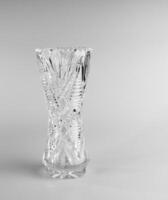 tömma kristall vas på vit bakgrund. de vas var tillverkad i de mitten av 20:e århundrade. foto