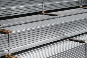 stack av fyrkant stål rör för konstruktion supplies.thailand foto