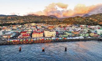 landskap av de karibiska stad av dominica foto