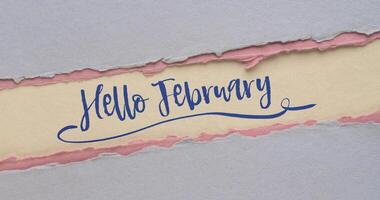 Hej februari - handstil på en handgjort papper, kalender begrepp, webb baner foto