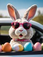 ai genererad Foto av söt påsk kanin med solglasögon ser ut av en bil inlämnad med påsk ägg. ai genererad