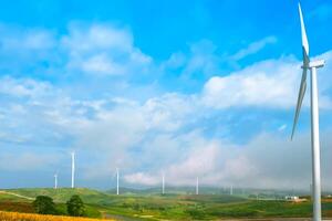 vind turbiner på de berg av natur på blå himmel på khao kho, Phetchabun, thailand foto