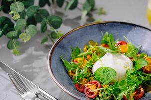 utsökt burrata sallad topp se foto