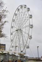 zelenogradsk, Ryssland, oktober 27, 2022.ferris hjul, öga av de baltic i zelenogradsk. foto