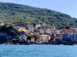 en stad på de kust av Italien foto
