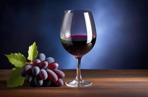 ai genererad glas av röd vin på en trä- tabell, knippa av vindruvor, vin expert, sommelier, vin provsmakning, vintillverkare begrepp, blå bakgrund foto