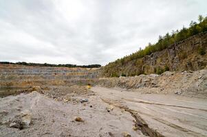 del av de kalksten stenbrott panorama, hög upplösning och detaljer. foto