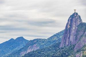 cristo redentor på Corcovadoberget Rio de Janeiro Brasilien. foto