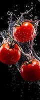 ai genererad detta lång Foto fångar de graciös fritt fall av blänkande tomater och vatten, deras saftig former suspenderad i i luften, på en svart bakgrund visa upp de skönhet av naturens frikostighet