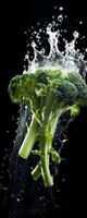 ai genererad detta lång Foto fångar de graciös fritt fall av broccoli och vatten, deras saftig former suspenderad i i luften, på en svart bakgrund visa upp de dynamisk skönhet av naturens frikostighet
