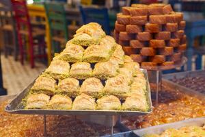turkiska efterrätt baklava försäljning på affär foto