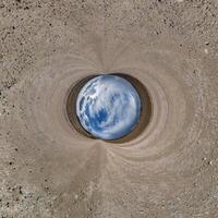 blå hål sfär liten planet inuti sand runda ram bakgrund foto