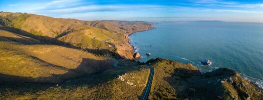 kalifornien raodtrip. motorväg 1 antenn panorama på solnedgång. muir skog, san francisco foto